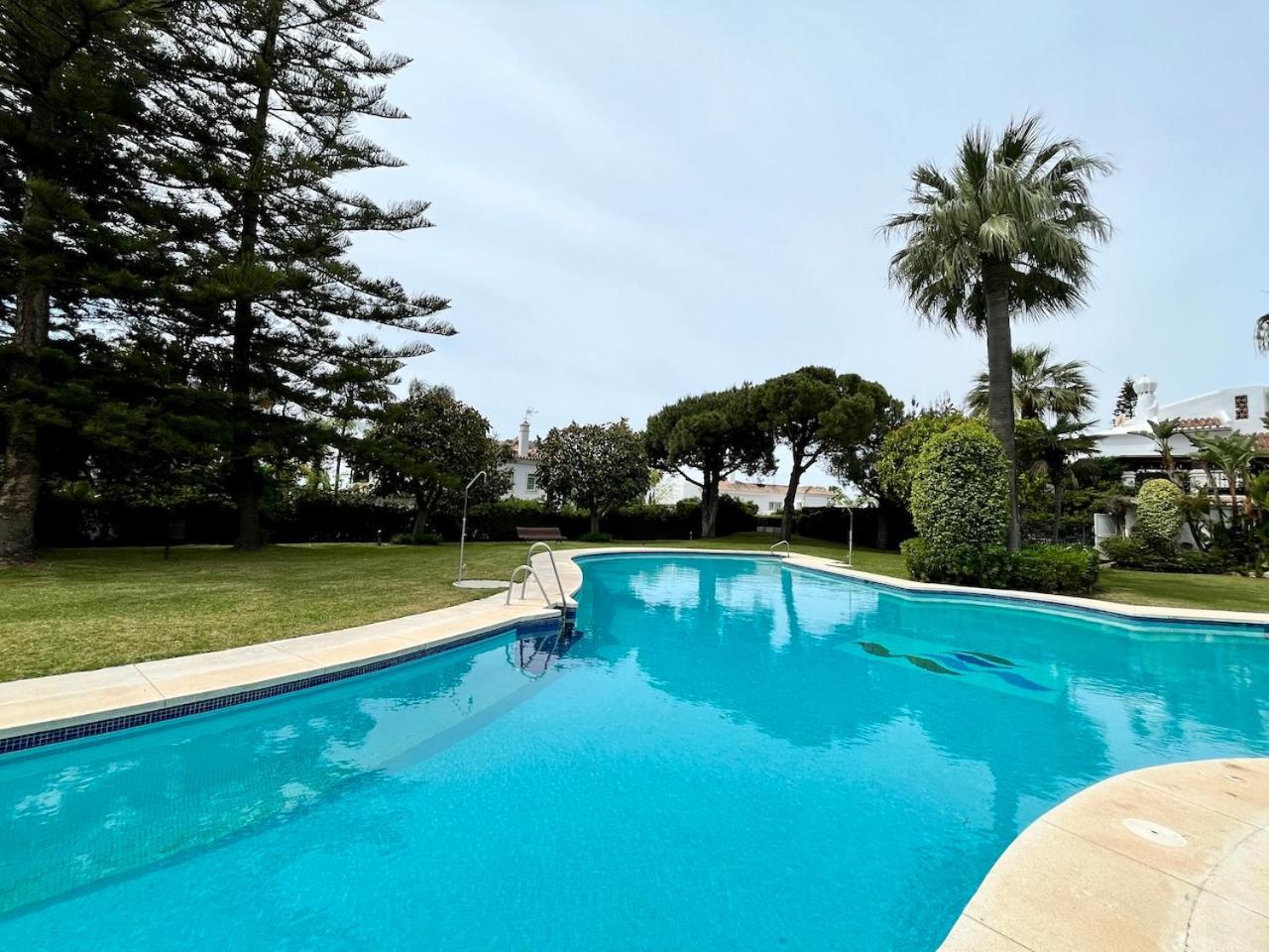Cozy Townhouse With Sea View Сasa de vacaciones Marbella
