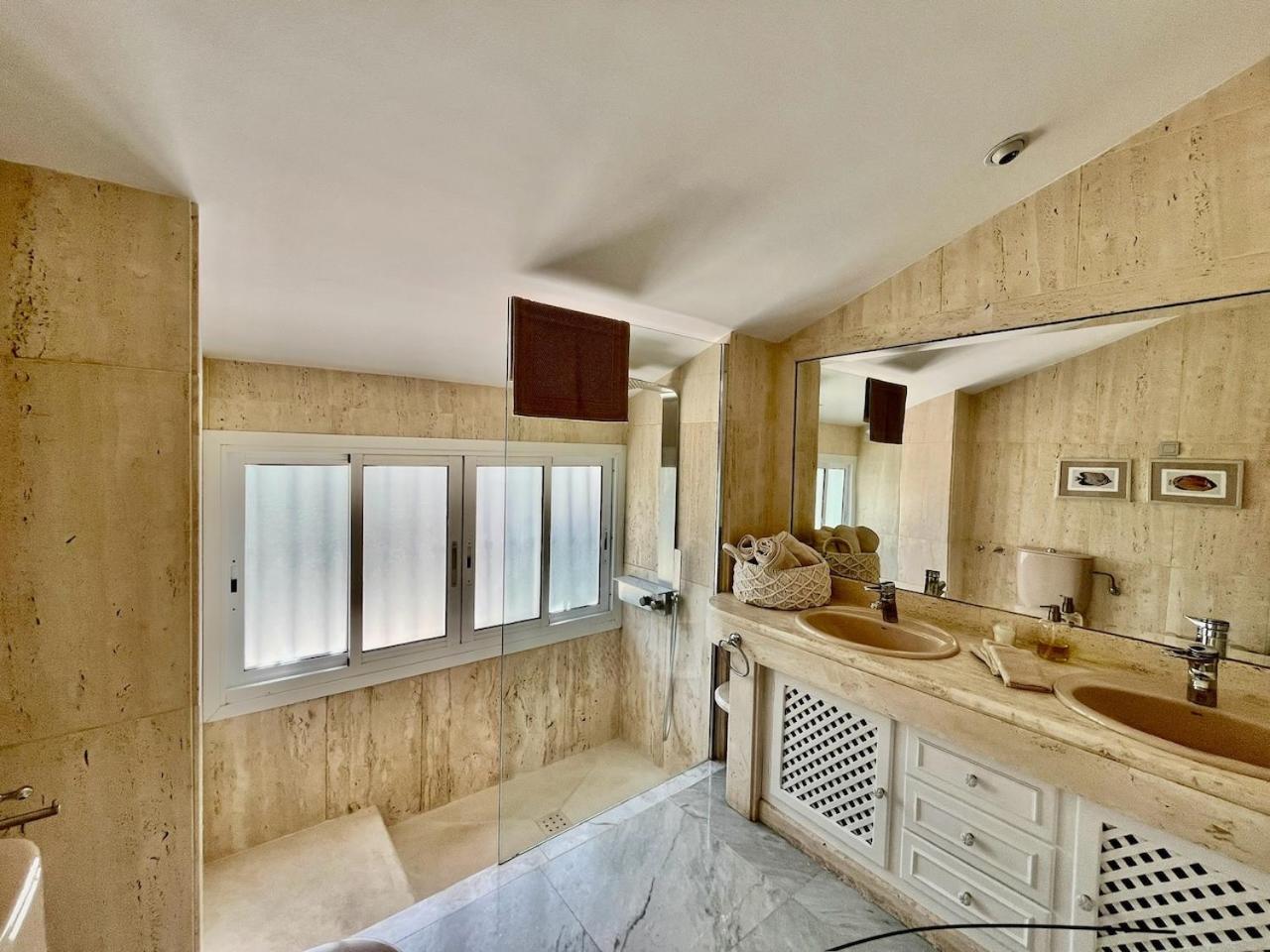 Сasa de vacaciones Cozy Townhouse With Sea View